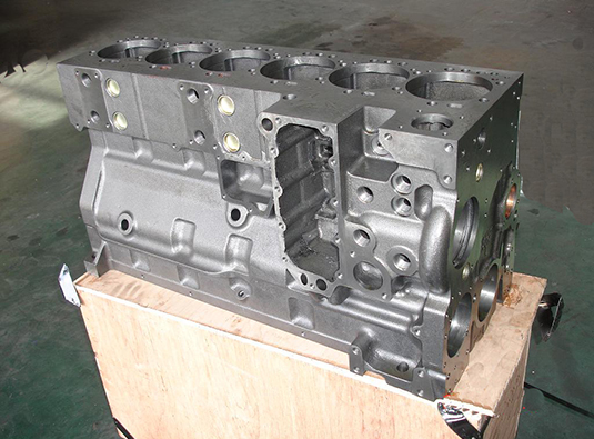 Cummins 6CT engine cylinder block with single thermostat