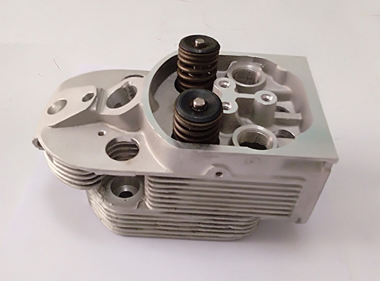 Deutz FL913 engine cylinder head